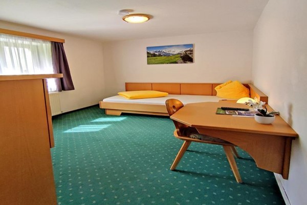 ch_an_der_glocknerstrasse_749003804_270622_37447_1.JPG